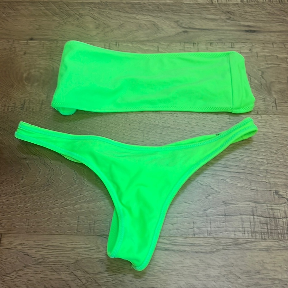 White Fox Woman’s Neon Strapless Bikini Size M